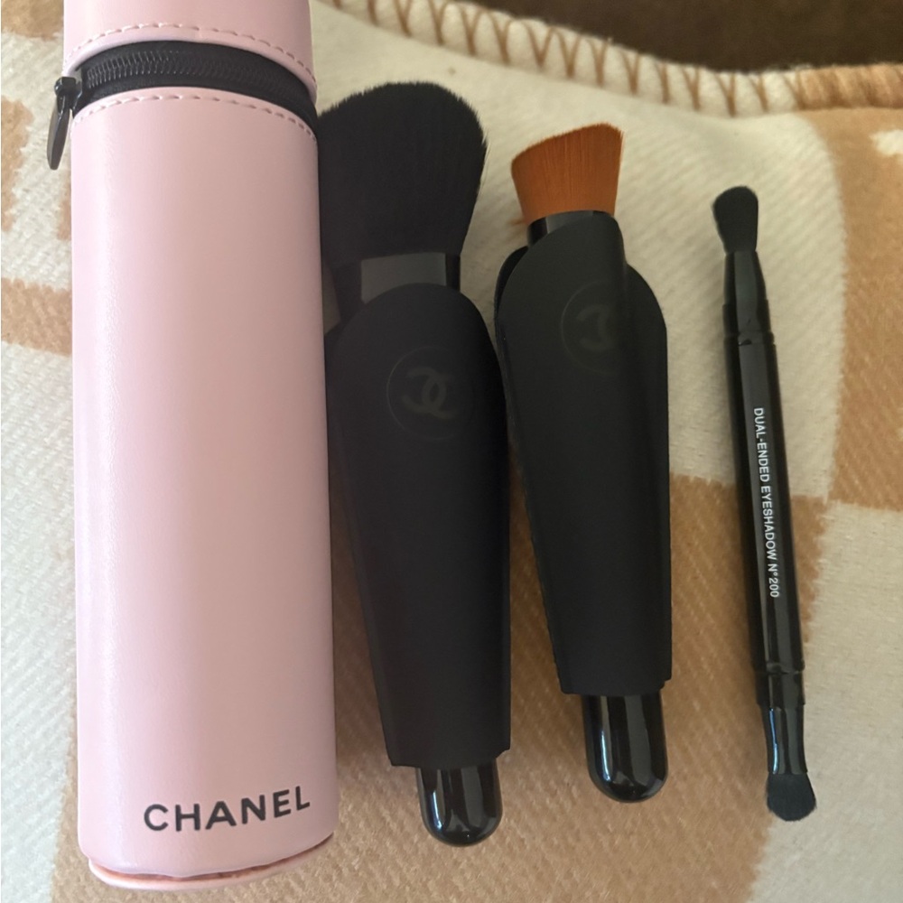 CC GWP (gift with purchase)Pink Case with 3 PC Makeup Brush Set